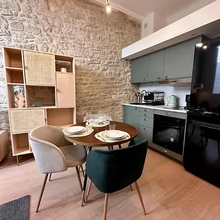Appartement A Deux Pas Des Arenes De Nimes Exterior photo