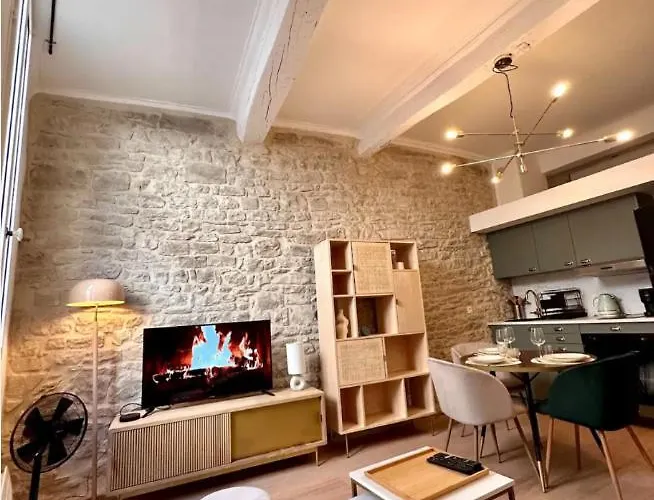 Appartement A Deux Pas Des Arenes De Nimes