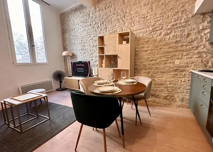 Appartement A Deux Pas Des Arenes De Nimes